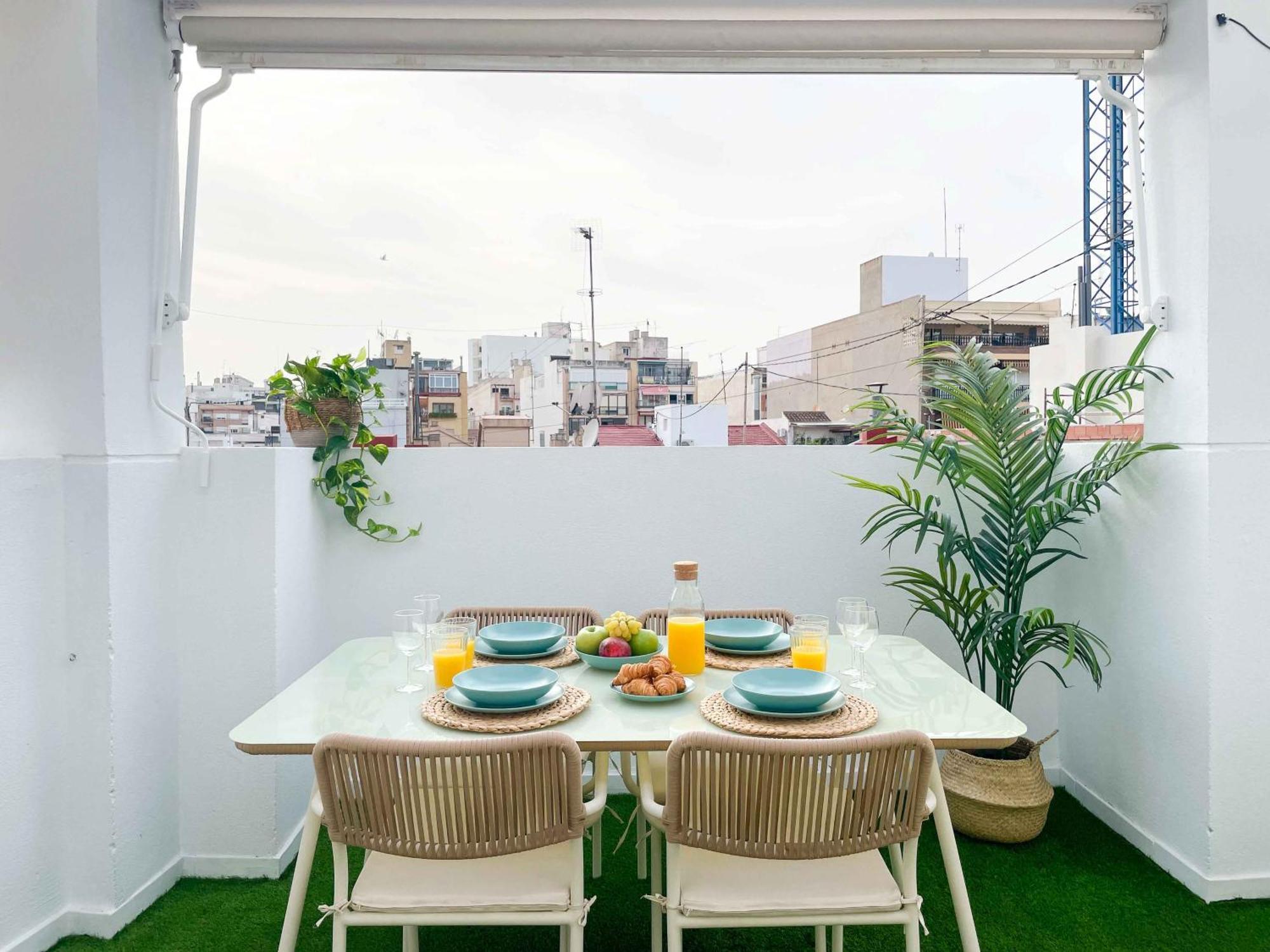El Atico Del Mercado. Un Lugar Dificil De Olvidar. Alicante Exterior foto